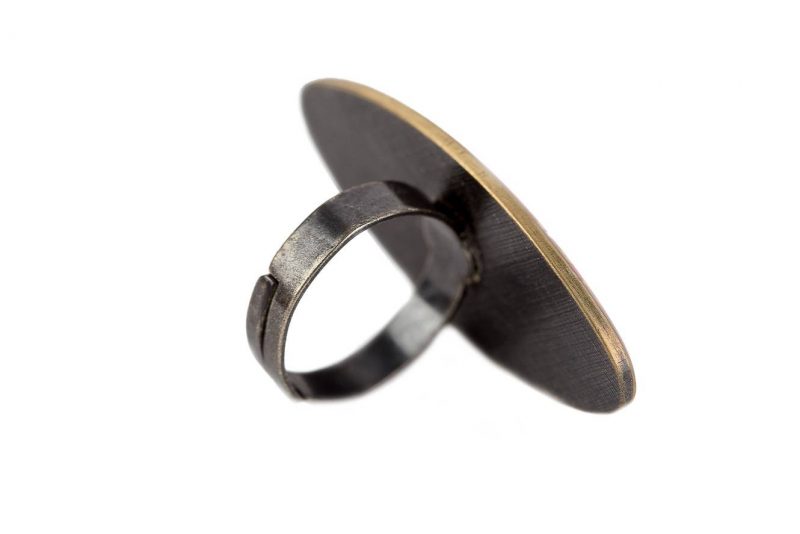 Žiedas iš sendinto žalvario, rankomis dekoruoto emale, K-74685