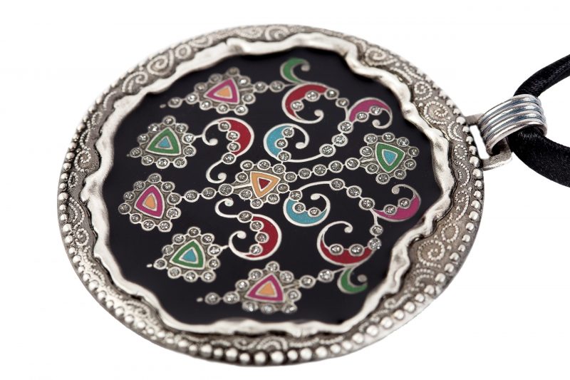 Kaklo papuošalas iš antikinio sidabro, rankomis dekoruoto emale, B-58085-P